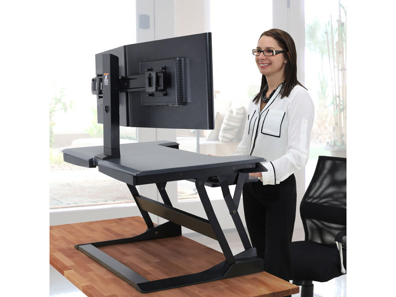 Ergotron 33-397-085 WorkFit-T Sit-Stand Desktop Workstation schwarz stehend