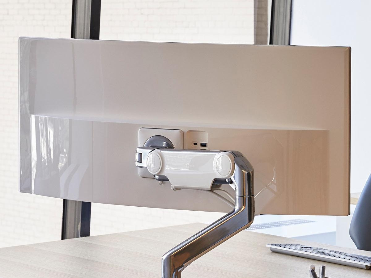 Humanscale M10 Wandhalterung Monitorhalterung Anwendung