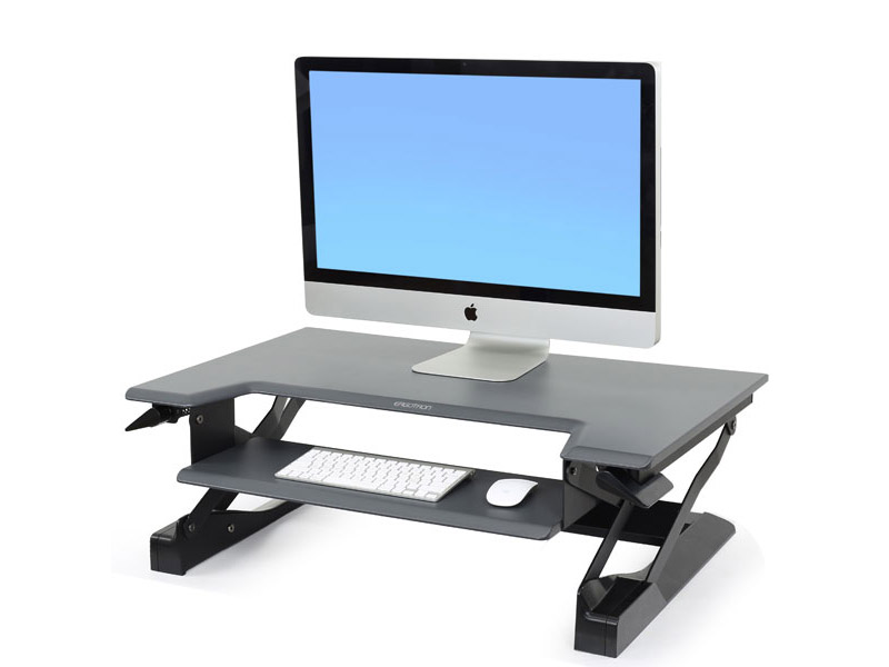 Ergotron 33-397-085 WorkFit-T Sit-Stand Desktop Workstation schwarz mit großem Monitor